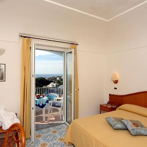 Double or Twin Room Sea View